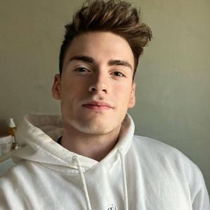 <div class="wrapper"> 		<div class="item1"> 			<div class="item__title">Member for:</div> 			<strong><span>5 months</span></strong> 		</div> 		<div class="item2"> 			<div class="item__title">Time spend:</div> 			<strong><span>15 min. pr. day</span></strong> 		</div> 		<div class="item3"> 			<div class="item__title">Start deposit:</div> 			<strong><span>6.500$</span></strong> 		</div> 		<div class="item4"> 			<div class="item__title">Current balance:</div> 			<strong><span>41.000$</span></strong> 		</div> 	</div>